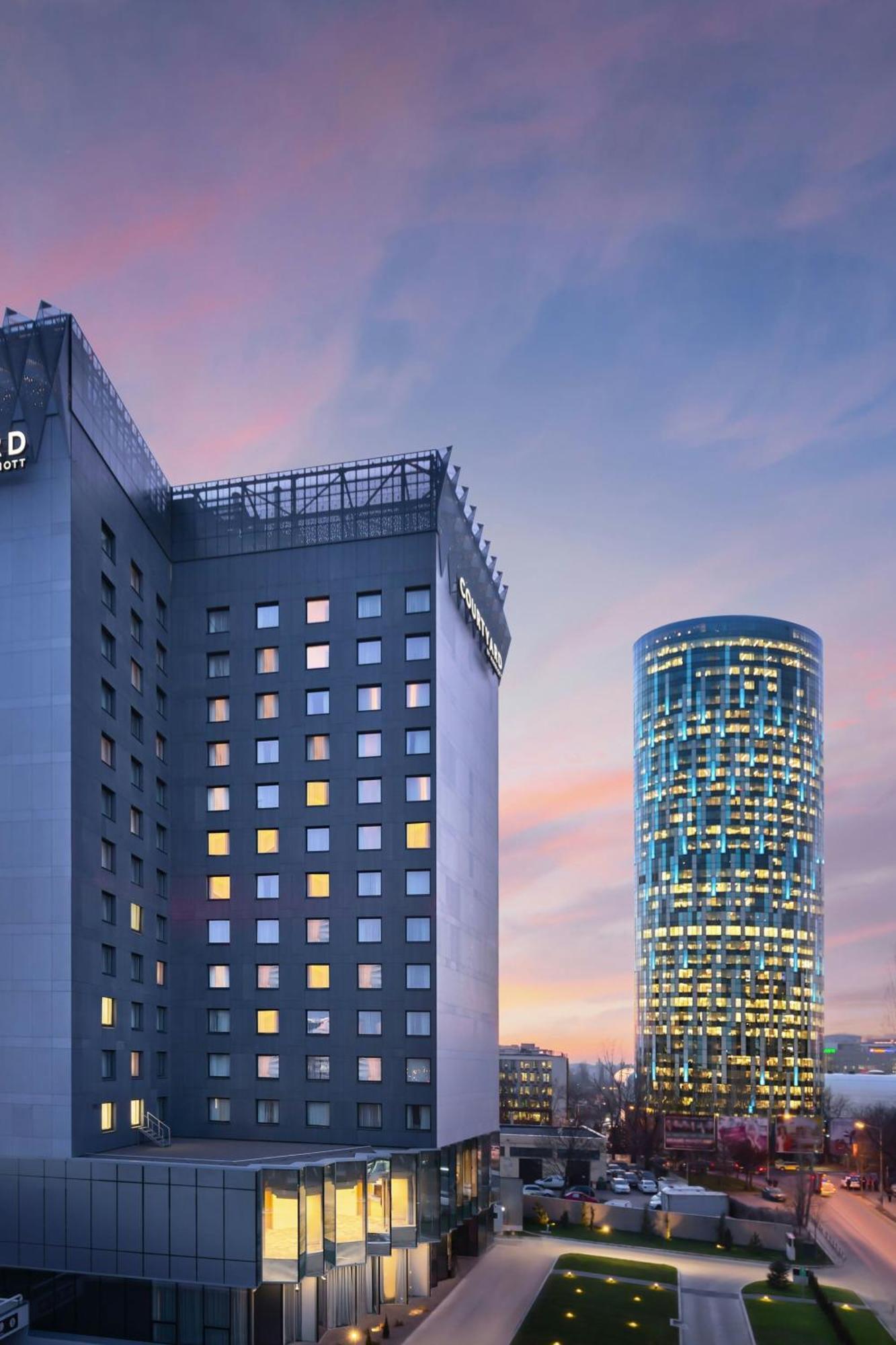 Courtyard By Marriott Bucharest Floreasca Экстерьер фото