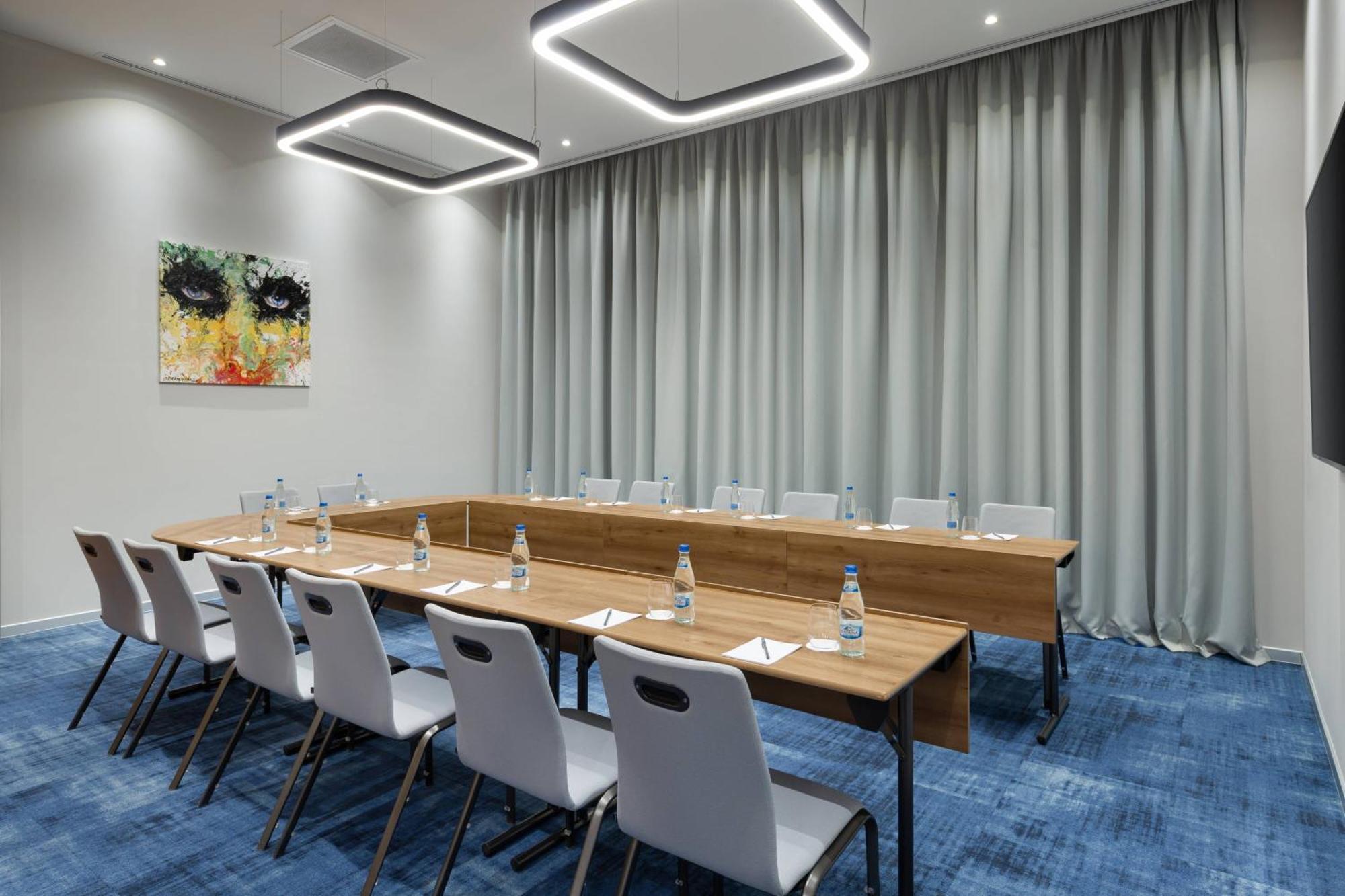 Courtyard By Marriott Bucharest Floreasca Экстерьер фото