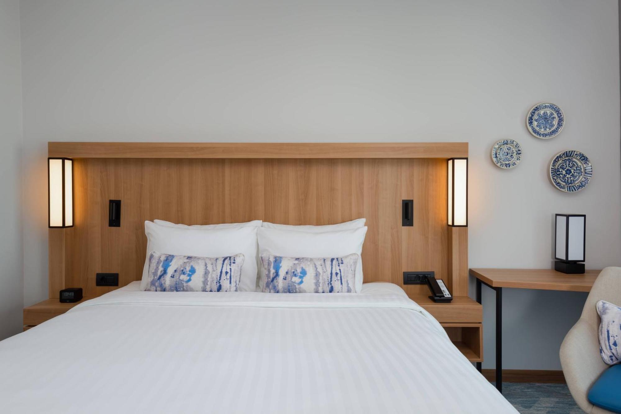 Courtyard By Marriott Bucharest Floreasca Экстерьер фото
